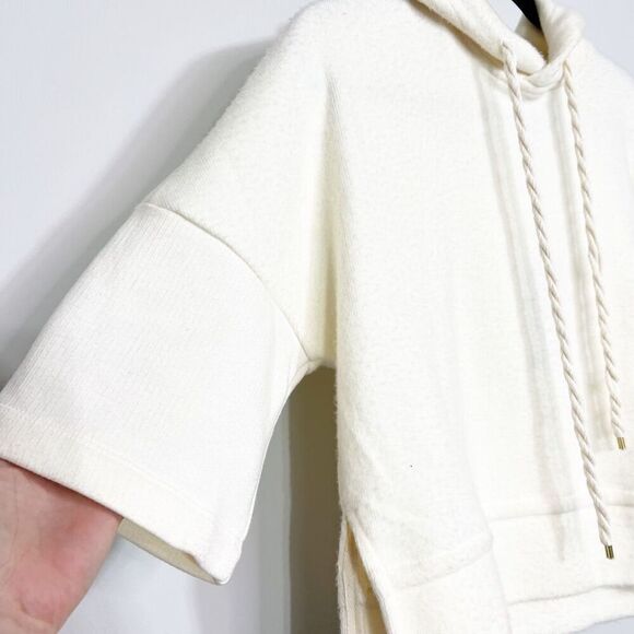 Twenty Montreal Pullover Hoodie Womens Small Short Sleeve Cream Comfy Fuzzy New - Picture 8 of 8